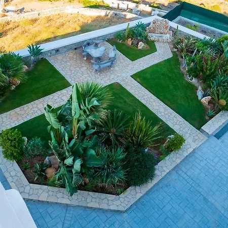 Mariza - Everything You Need Villa Marathion